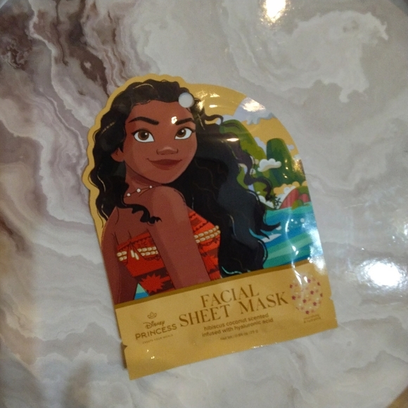 Disney Moana Skincare and Socks 5 Piece Bundle - Picture 5 of 7